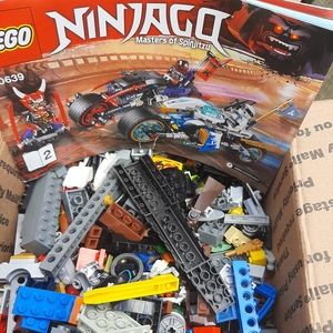 LEGOS!! box of random Lego w/ booklet